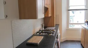 The Beatnik, Victorian townhouse apartment with parking - Image 4