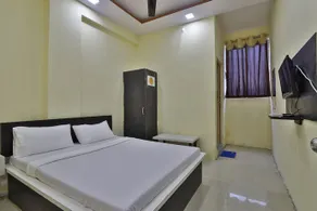 Hotel Shine Stay by OYO Rooms - Image 1