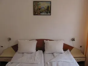 Stop Hotel - Image 5