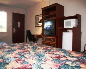 Budgetel Inn & Suites Of Gainesville - Image 5