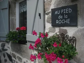 Au Pied de la Roche - Image 2