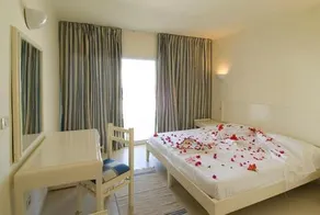 El Bousten - Image 4