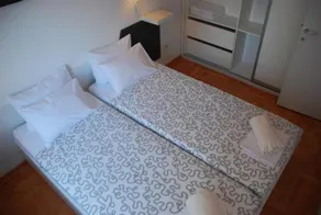 Home Apartment - Image 3