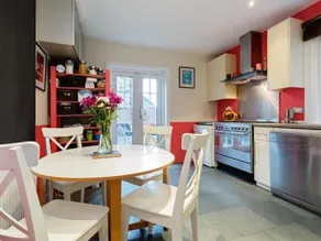 Veeve FrenchStyle 3 Bed Home Townmead Road Fulham - Image 3