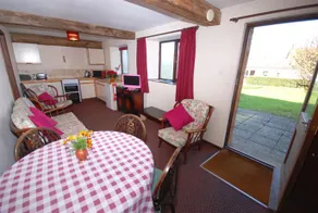 Cottage with terrace & garden | Beach view - Image 4