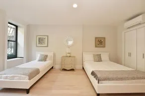 Townhouse Lincoln Center - Image 4
