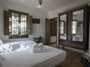 Hostal Plaza De Santa Cruz - Image 2