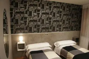 Hostal Mister Ramiro Madrid - Image 1