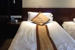 Peacock Hotel - Image 4