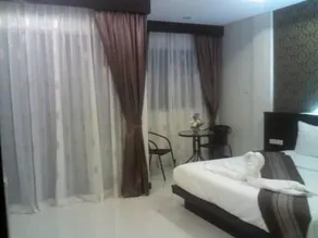 Nina's Hotel - Image 3