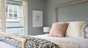 Beachside Getaway in Freshie w Parking - Image 4
