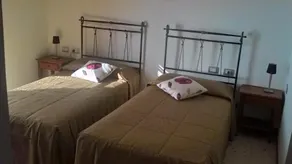Non solo cicciole - Agriturismo con ristorante: PRIMULA Accogliente camera doppia con terrazza - Image 4