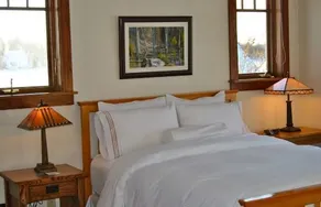 White Pillars Lodging - Image 3