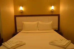 Emerald Manor by FabHotels - Image 2