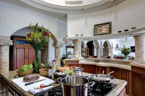 Private Oceanfront Delfin Estate w/ Pool - Image 2