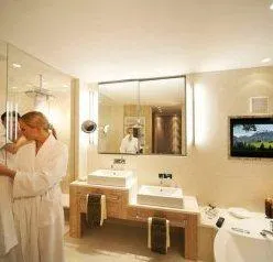 Leading Family Hotel & Resort Alpenrose - Image 3