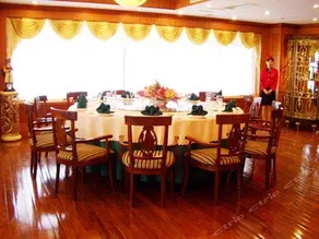 Causeway Bay Hotel - Image 4