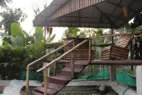 Globe Trotting Holidays Inn - Image 4