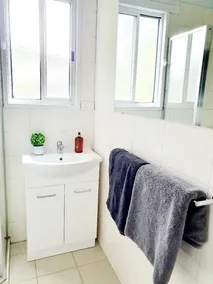 Entire house, 3 bedrooms for 6 people, Doveton - Image 3