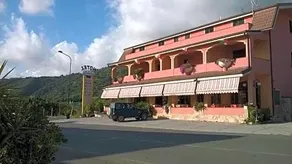 HOTEL LO SVINCOLO - Image 1