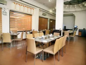 Hotel Anshu Grand - Image 2