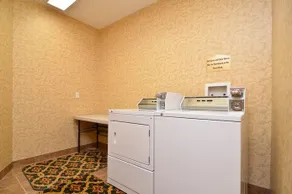 Country Lane Inn And Suites - Image 3