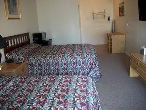 Village Motel - Image 3