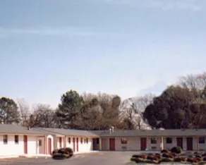 Scottish Inns & Suites Springdale - Image 5