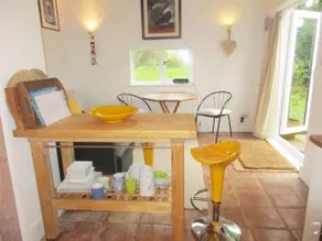 Unique Cottage Retreat - Image 3