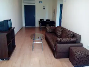 OFFICE CENTER AND SHOWROOM - Image 4