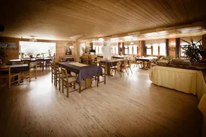 Hotel Bellevue Grachen - Image 4