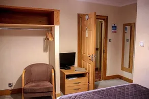 Station Hotel And Restaurant - Image 4