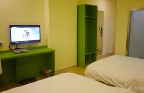 E Homeinn China Plaza - Image 3