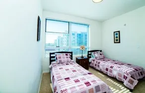 Downtown Plaza Apartment - Image 4