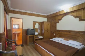 Perfect Family Stay next to Nainital Lake - Image 3