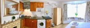 Cosy Inn Self-Contained Studio with Parking - Image 1