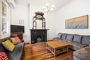 Sanitised Large 4br Prestige Victorian Home + Free Parking - Image 1