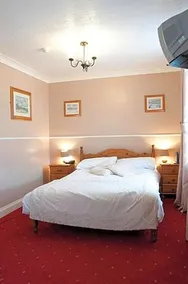 Molyneux Guesthouse - Image 2