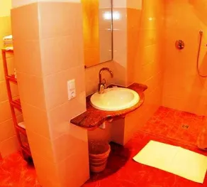 Double room, shower, toilet - Image 5