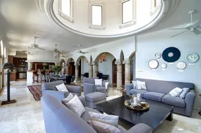 Private Oceanfront Delfin Estate w/ Pool - Image 3