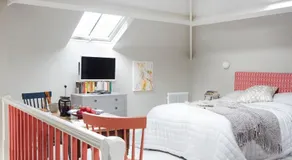Stunning studio cntrl Totnes with parking - Image 2