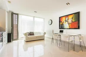 604 Canary Wharf - Image 4
