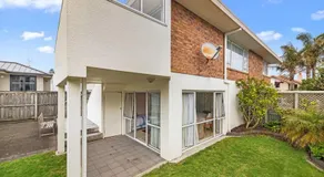 Central at the Mount - Mount Maunganui Holiday Home - Image 2