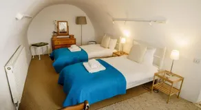Central Courtyard Apartment - Image 2
