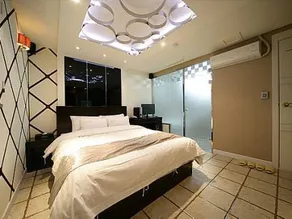 Stylish Hotel Ditto Sinchon - Image 3