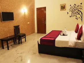 OYO Rooms Atta Market Sector 30 - Image 3