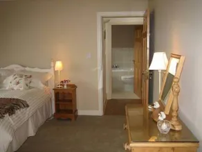 Ladderstile Retreat - Image 3