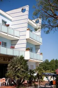 Hotel Kon Tiki - Image 2