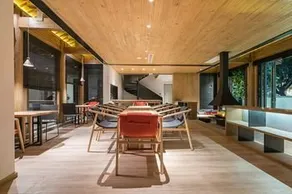 Heyue Moshe Snow Mountain Designer Resort Hotel - Image 2