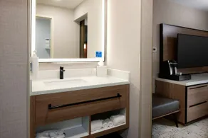Newark Airport Hotel - Image 4